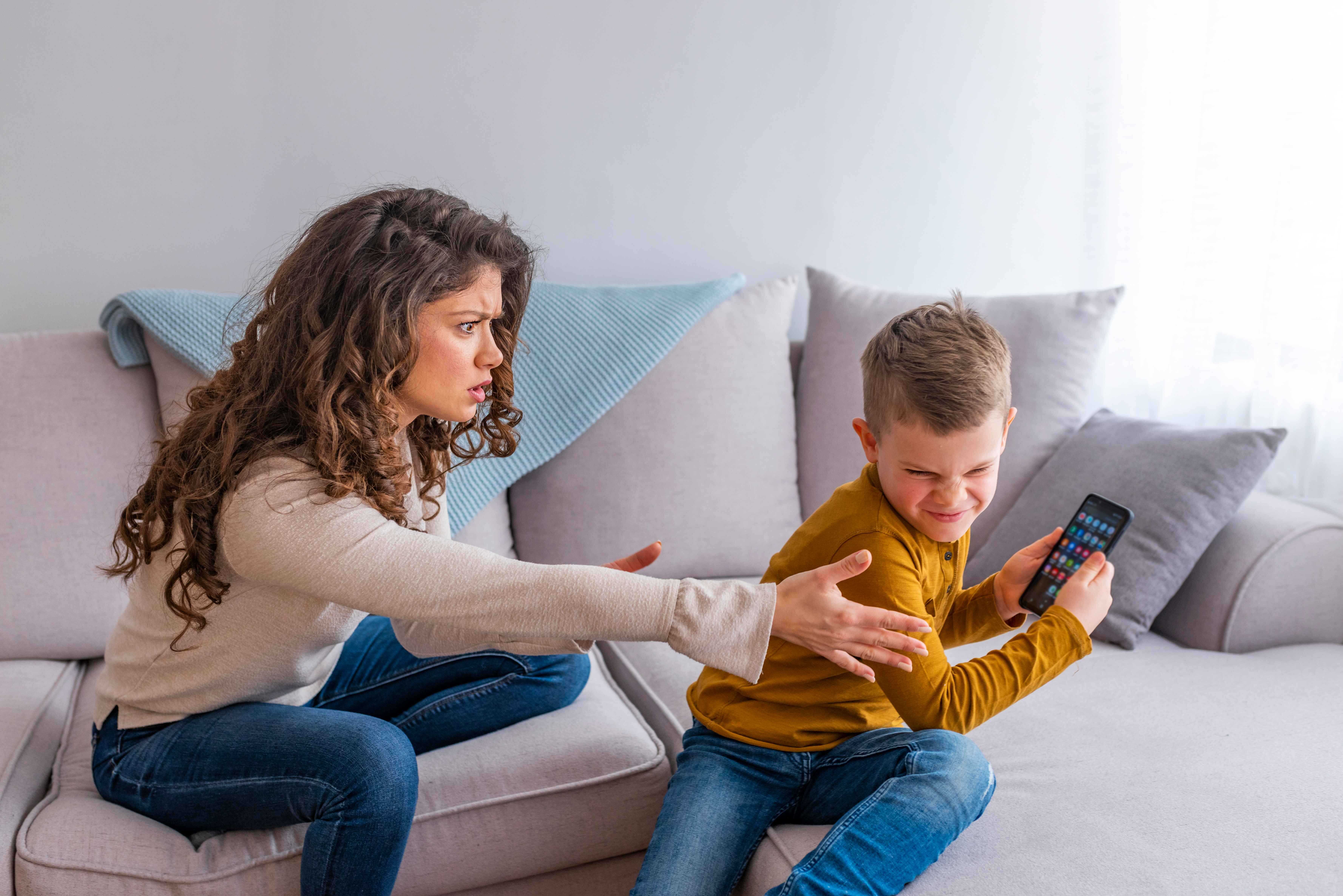 Gadget Bikin Otak Anak Tambah Pintar atau Malah Jadi Ambyar?